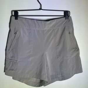 Womens Grey Athleta Hiking Athletic Short with Zippered Pockets - Size 6